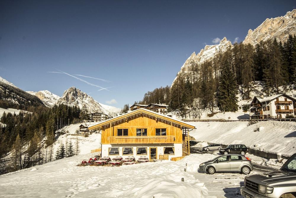 Dolomiti Lodge Alvera Cortina d'Ampezzo Bagian luar foto